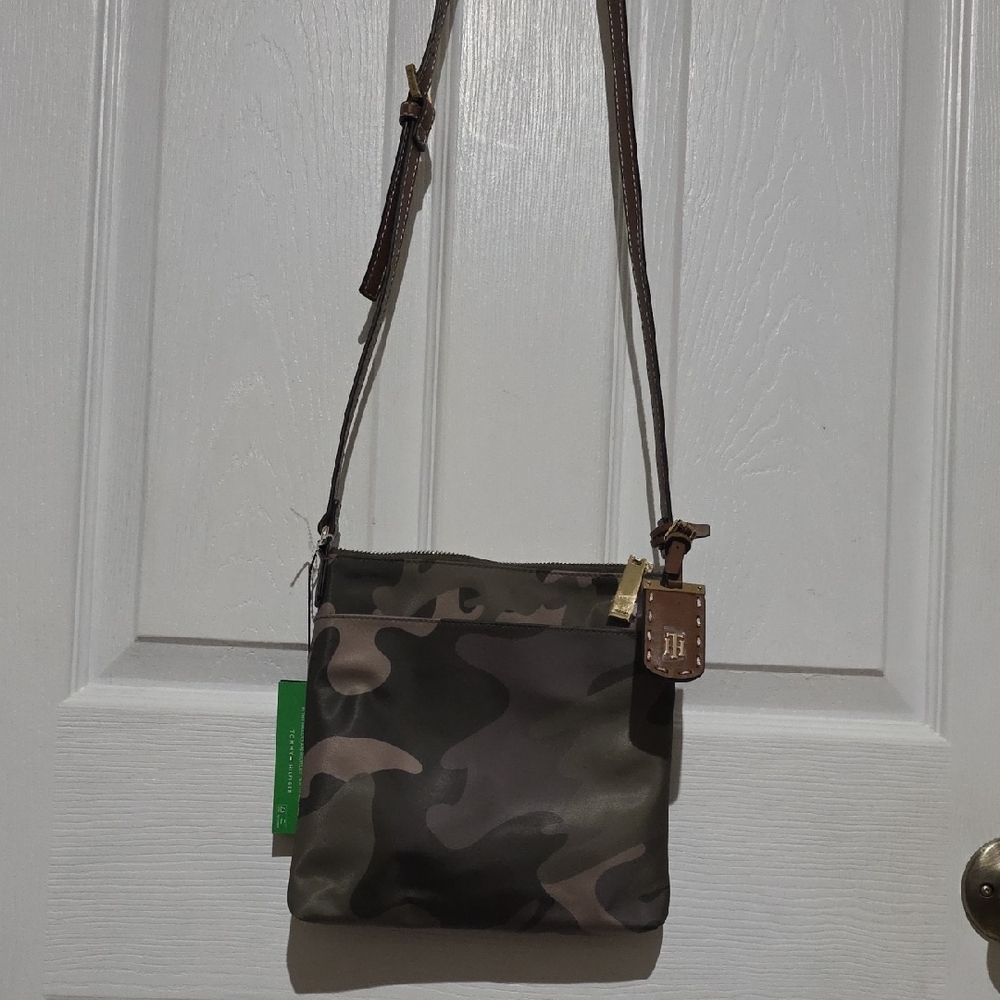 Tommy Hilfiger Camouflage Crossbody Bag‎